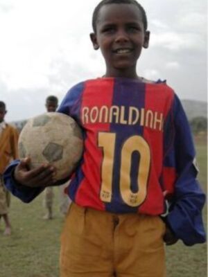 Las estrellas del fútbol luchan por la infancia en África, en laSexta