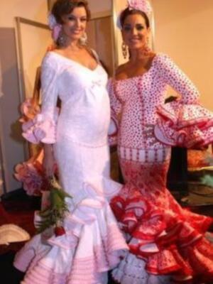 Mónica Martínez, la pareja televisiva de Matías Prats, embarazada de seis meses se sube a la pasarela