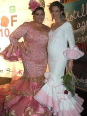 Mónica Martínez, la pareja televisiva de Matías Prats, embarazada de seis meses se sube a la pasarela