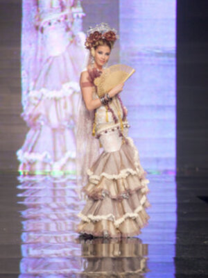 Toñy Salazar se viste de novia ante Roberto Liaño