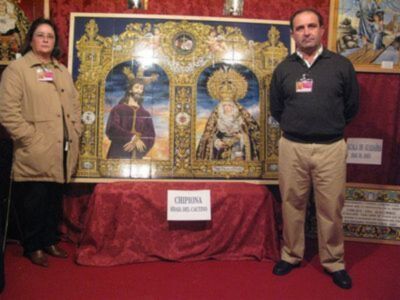 Retablo cerámico con las imágenes de Ntro. Padre Jesús Cautivo y Ntra. Sra. de los Dolores, titulares de la Hdad. del Cautivo de Chipiona