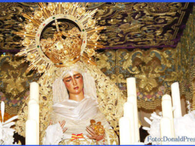 Este Viernes de Dolores, conmemoración del XXV Aniversario de la "Cuadrilla de Hermanos Costaleros" de la Santísima Virgen de las Angustias Coronada de la Hermandad Sacramental Los Gitanos de Sevilla