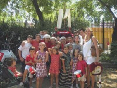 Concurso de pasos de cruces de Mayo en los jardines de Murillo