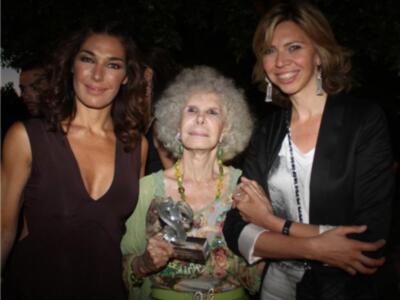 La Duquesa de Alba y Marina Bernal homenajeados en la Gala X Aniversario Surrealista de Raquel Revueta