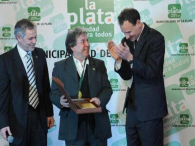 La Municipalidad de La Plata distinguió al actor y director de origen gaditano, Carlos Moreno como Ciudadano Destacado