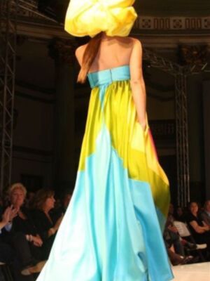 Agatha Ruiz de la Prada recibe en Sevilla un premio por su dedicación a la moda