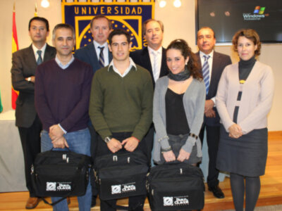 La UPO entrega los Premios de la Olimpiada de Economía a dos estudiantes de la Facultad de Ciencias Empresariales