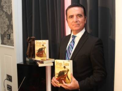 José Ortega presenta en Sevilla su libro biografico
