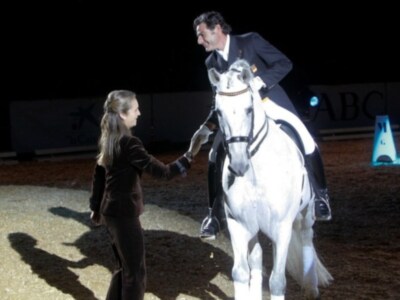 La Infanta Elena inaugura la XX edición  del salón internacional del caballo