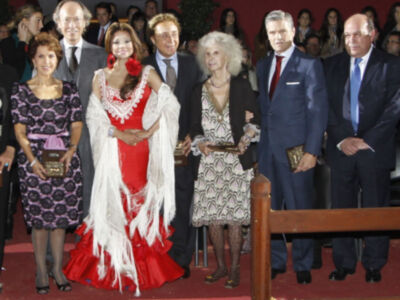 Homenajes sevillanos ilustres antes del espectáculo del sábado de SICAB y Latoya Jackson vestida de traje de flamenca‏