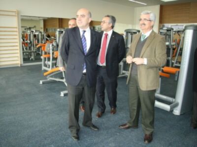 El presidente del Comité Olímpico Español inaugura el nuevo gimnasio del Club Náutico Sevilla