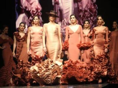Viki Berrocal, con once kilos menos,  presenta su nueva colección en Sevilla con Virginia Troconis, Marta Sánchez, Boris, Ana García Siñeriz y Nuria March