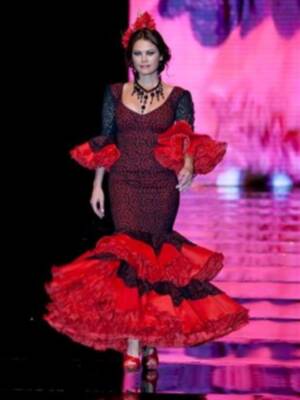 Marisa Jara, Helen Lindes, Paula Guilló, Miss España 2010, Eva González y Mª José Suárez de flamenca en Simof 2011