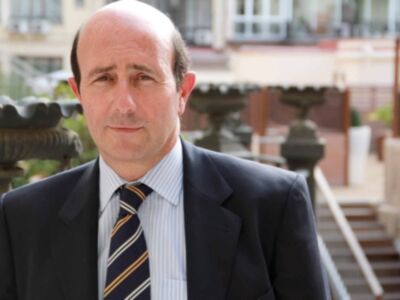Presentación en Sevilla de la novela "El milagro de las abejas" de Pedro L.Yúfera