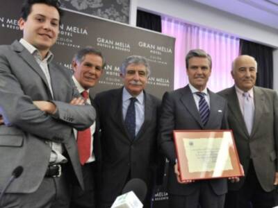Espartaco, nombrado 'Profesor honorífico' de las Escuelas Andaluzas  