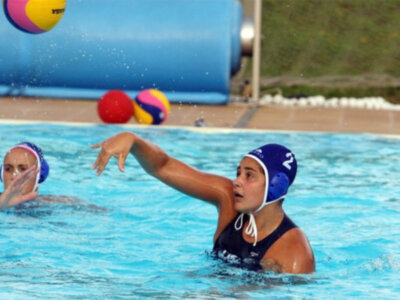 La selección española de waterpolo, con doble acento nazareno, ya lidera el Preeuropeo femenino en solitario