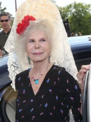La Duquesa de Alba, con mantilla, madrina de la exhibición de enganches
