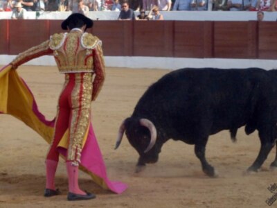 Los tres toreros a hombros en la segunda de Osuna