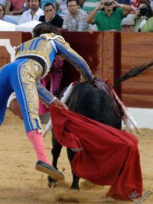 Los tres toreros a hombros en la segunda de Osuna