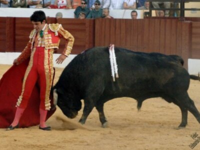 Los tres toreros a hombros en la segunda de Osuna