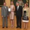 Eva González recibió la medalla de oro de Sevilla junto a Morante de la puebla