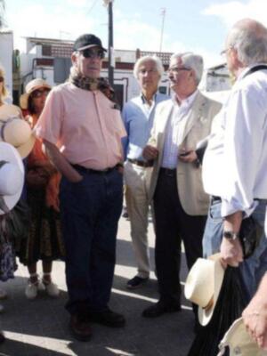 Fran Rivera y Simoneta Gómez Acebo en  el camino del rocío   