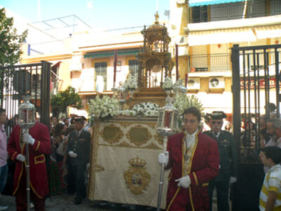 Solemne Procesión Eucarística, por las calles de la barriada Sevillana del Cerro del Águila‏