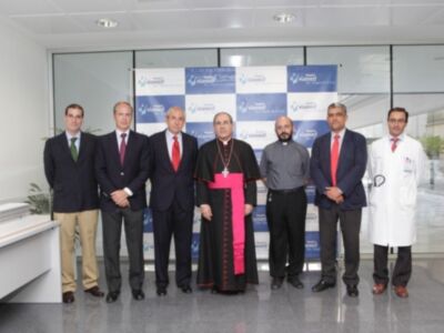 El arzobispo de Sevilla visita el hospital Viamed  Santa Ángela de la cruz 