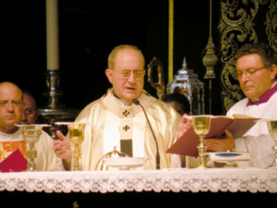 Eucaristía presidida, por el arzobispo y el obispo auxiliar de Sevilla en la Plaza del Triunfo de la capital Hispalense
