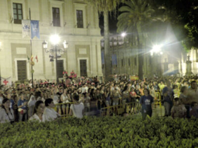 Eucaristía presidida, por el arzobispo y el obispo auxiliar de Sevilla en la Plaza del Triunfo de la capital Hispalense