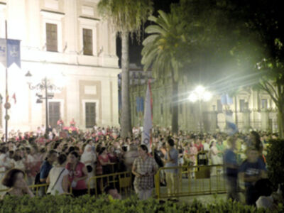 Eucaristía presidida, por el arzobispo y el obispo auxiliar de Sevilla en la Plaza del Triunfo de la capital Hispalense