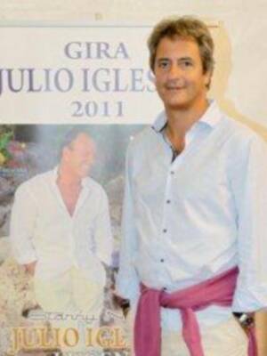 Julio Benítez el cordobés asistió a ver el concierto de su padrino julio iglesias en Lucena