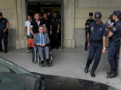 Ortega Cano reaparecio para declarar ante el juez sereno, vestido de chaqueta y corbata , convaleciente y en silla de ruedas junto a su hijo Jose Fernando
