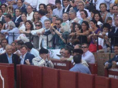 La Duquesa de Alba por primera vez en Sevilla con Alfonso Diez tras dar la noticia de su boda