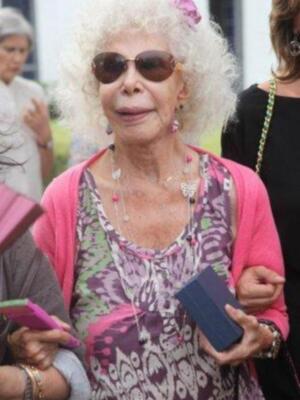 La Duquesa de Alba adelanta su llegada a Sevilla para recoger la medalla de bronce a nuevo futuro