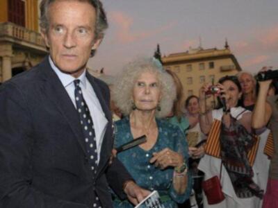 La Duquesa de Alba por primera vez en Sevilla con Alfonso Diez tras dar la noticia de su boda