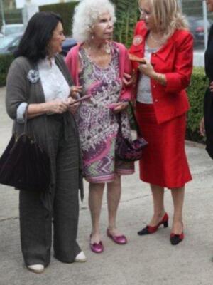 La Duquesa de Alba adelanta su llegada a Sevilla para recoger la medalla de bronce a nuevo futuro