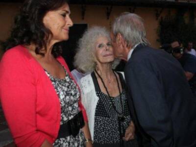 Duquesa de Alba y Carmen Tello en la misa del funeral de la madre de Julio Aparicio