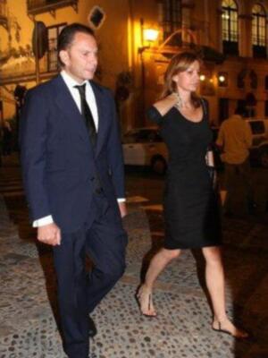 Duquesa de Alba y Carmen Tello en la misa del funeral de la madre de Julio Aparicio