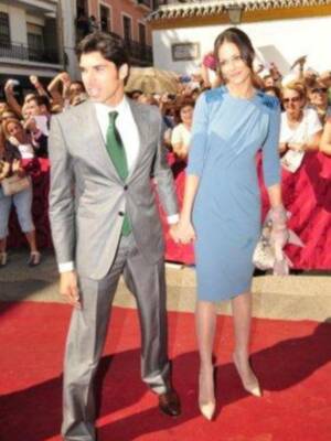 Antonio García reafirma la autoría del vestido de Eva González en la boda de la duquesa de Alba