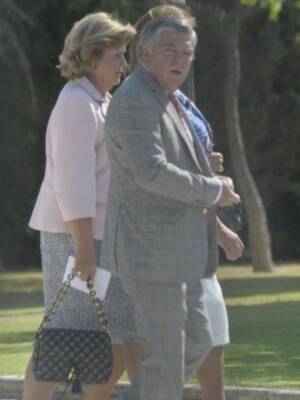 El emotivo reencuentro de los duques de Alba y su madrina Carmen Tello tras la boda