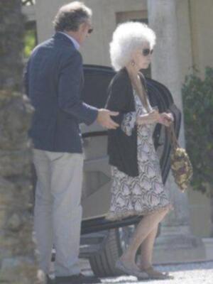 El emotivo reencuentro de los duques de Alba y su madrina Carmen Tello tras la boda