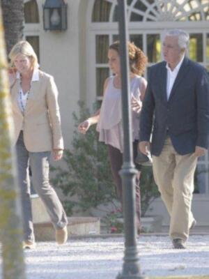 El emotivo reencuentro de los duques de Alba y su madrina Carmen Tello tras la boda