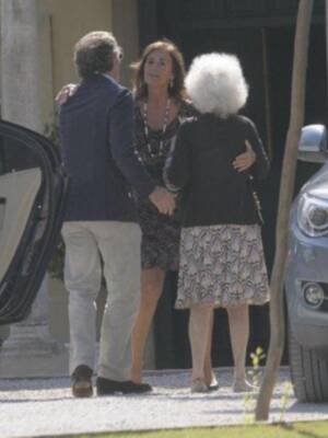 El emotivo reencuentro de los duques de Alba y su madrina Carmen Tello tras la boda