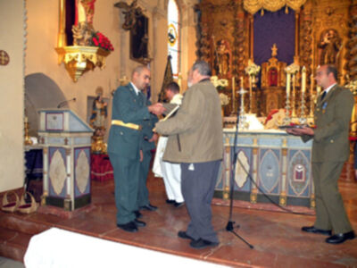 La Hermandad de Jesús Nazareno homenajeo a la guardia civil de Alcalá del Río