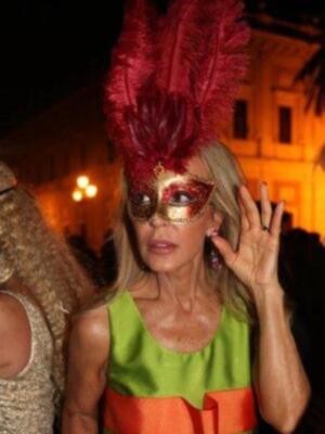 Fiesta de gala y mascaras en los Reales Alcázares de Sevilla  