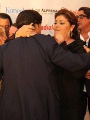 Francisco Rivera, con su novia Lourdes, feliz por la paternidad y la boda de su hermano pequeño