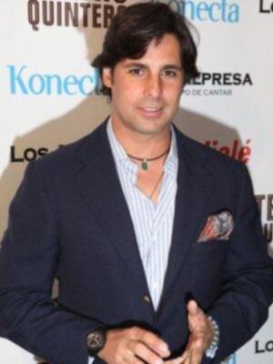 Francisco Rivera, con su novia Lourdes, feliz por la paternidad y la boda de su hermano pequeño