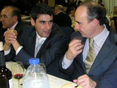 Jesulín de Ubrique, improvisado y risueño fotógrafo, homenajeado en Coria (Cáceres) por los mayorales y trabajadores del campo bravo