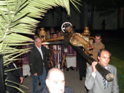  El Cristo de San Agustín dio la bendición por la feligresía de la Parroquia de Santa Clara.